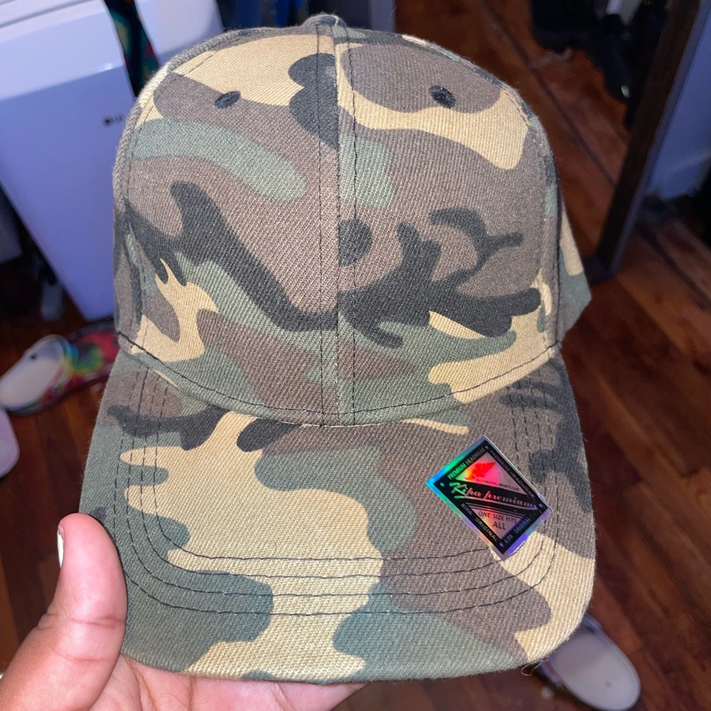 A camo hat.